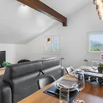 Attique Renove Avec Jacuzzi 6 Pers A