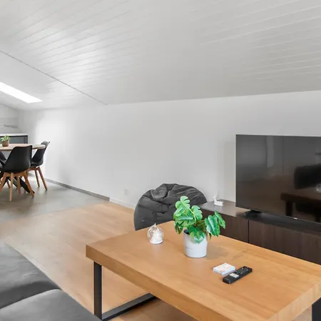 Attique Renove Avec Jacuzzi 6 Pers A