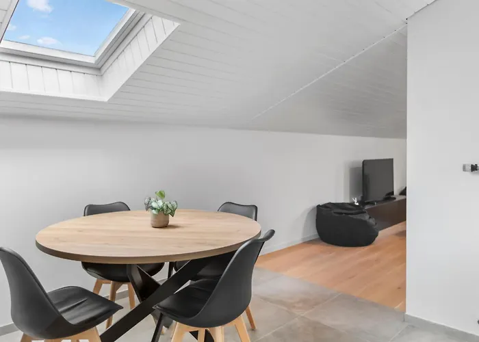 Attique Renove Avec Jacuzzi 6 Pers A