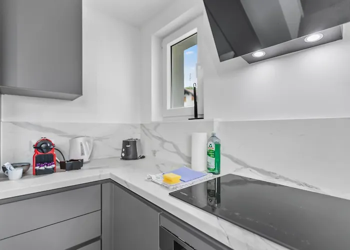 Attique Renove Avec Jacuzzi 6 Pers A *