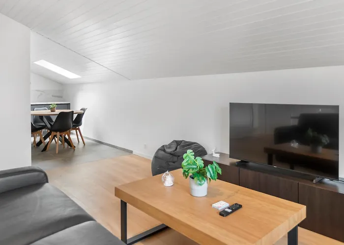 Attique Renove Avec Jacuzzi 6 Pers A