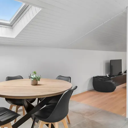 Attique Renove Avec Jacuzzi 6 Pers A