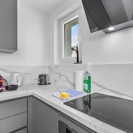 Attique Renove Avec Jacuzzi 6 Pers A *